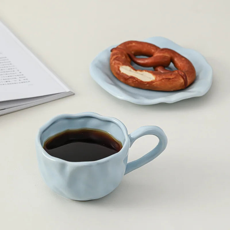 200ml Black Red Macaroon Creative Hand Squeezed Pinched Ceramic Coffee Mug Cup With Saucer For Cafe Restaurant Table Decor 1 PC