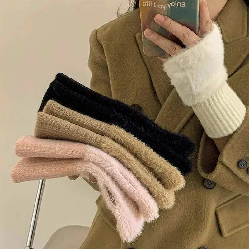 Women's soft mink wool middle finger gloves, solid black plush knitted wrist gloves, luxurious warmth, no fingers, writing, wint
