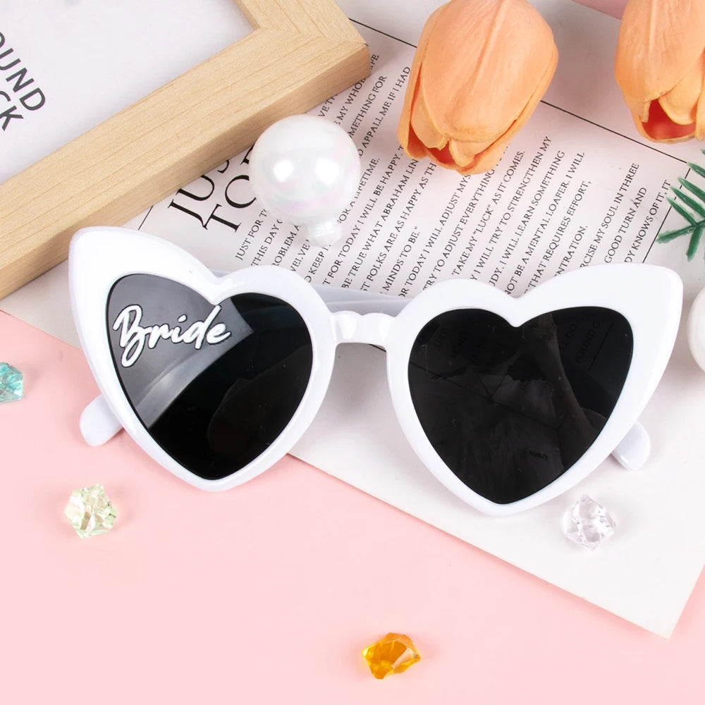 2pcs Bride groom Sunglasses Wedding Decoration Black White Heart Shaped Glasses Bachelorette Party Supplies Bridal Shower Favors