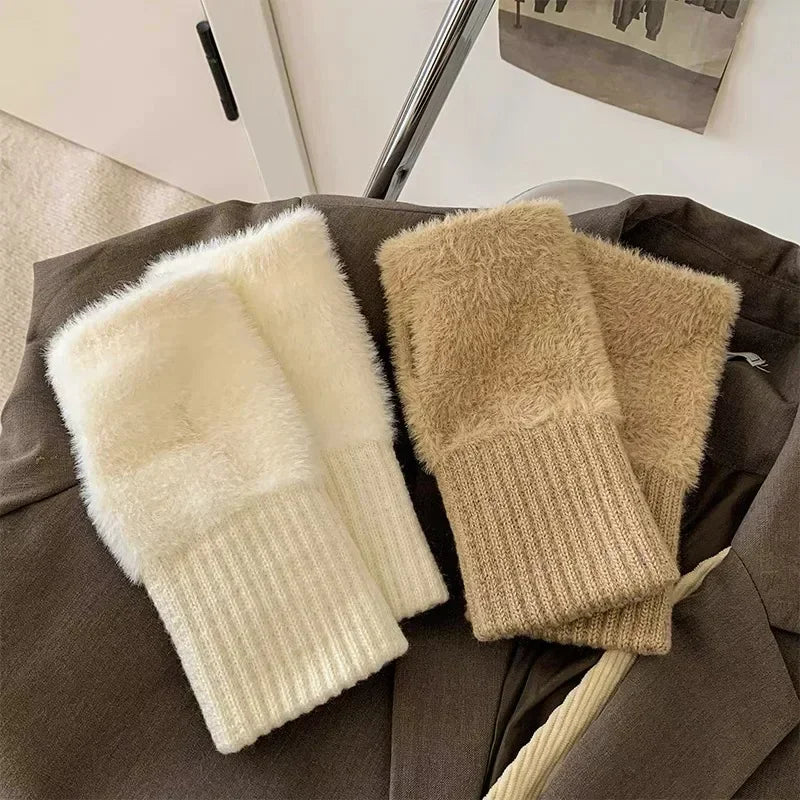Women's soft mink wool middle finger gloves, solid black plush knitted wrist gloves, luxurious warmth, no fingers, writing, wint