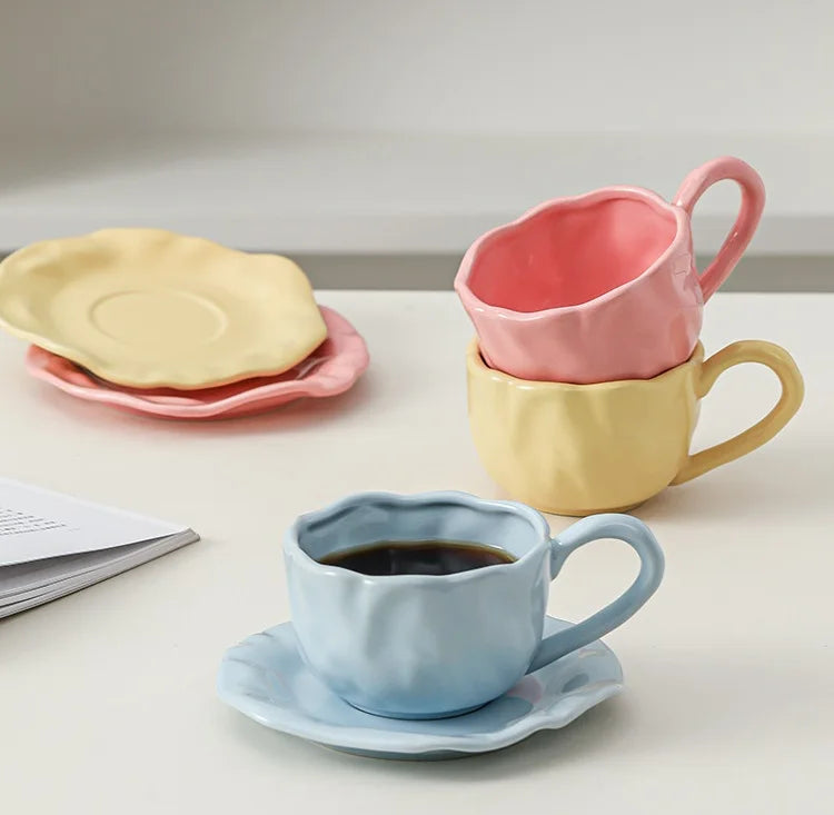 200ml Black Red Macaroon Creative Hand Squeezed Pinched Ceramic Coffee Mug Cup With Saucer For Cafe Restaurant Table Decor 1 PC