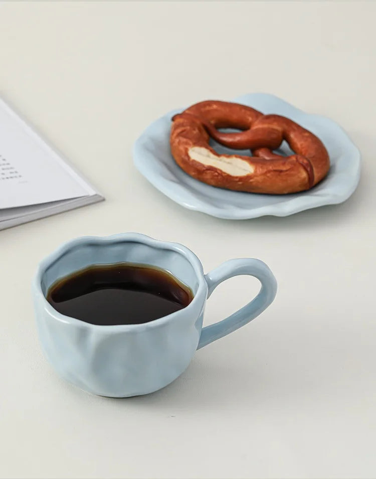200ml Black Red Macaroon Creative Hand Squeezed Pinched Ceramic Coffee Mug Cup With Saucer For Cafe Restaurant Table Decor 1 PC