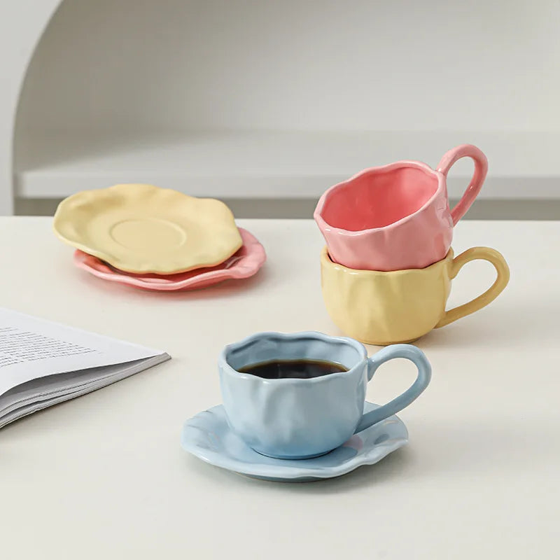 200ml Black Red Macaroon Creative Hand Squeezed Pinched Ceramic Coffee Mug Cup With Saucer For Cafe Restaurant Table Decor 1 PC