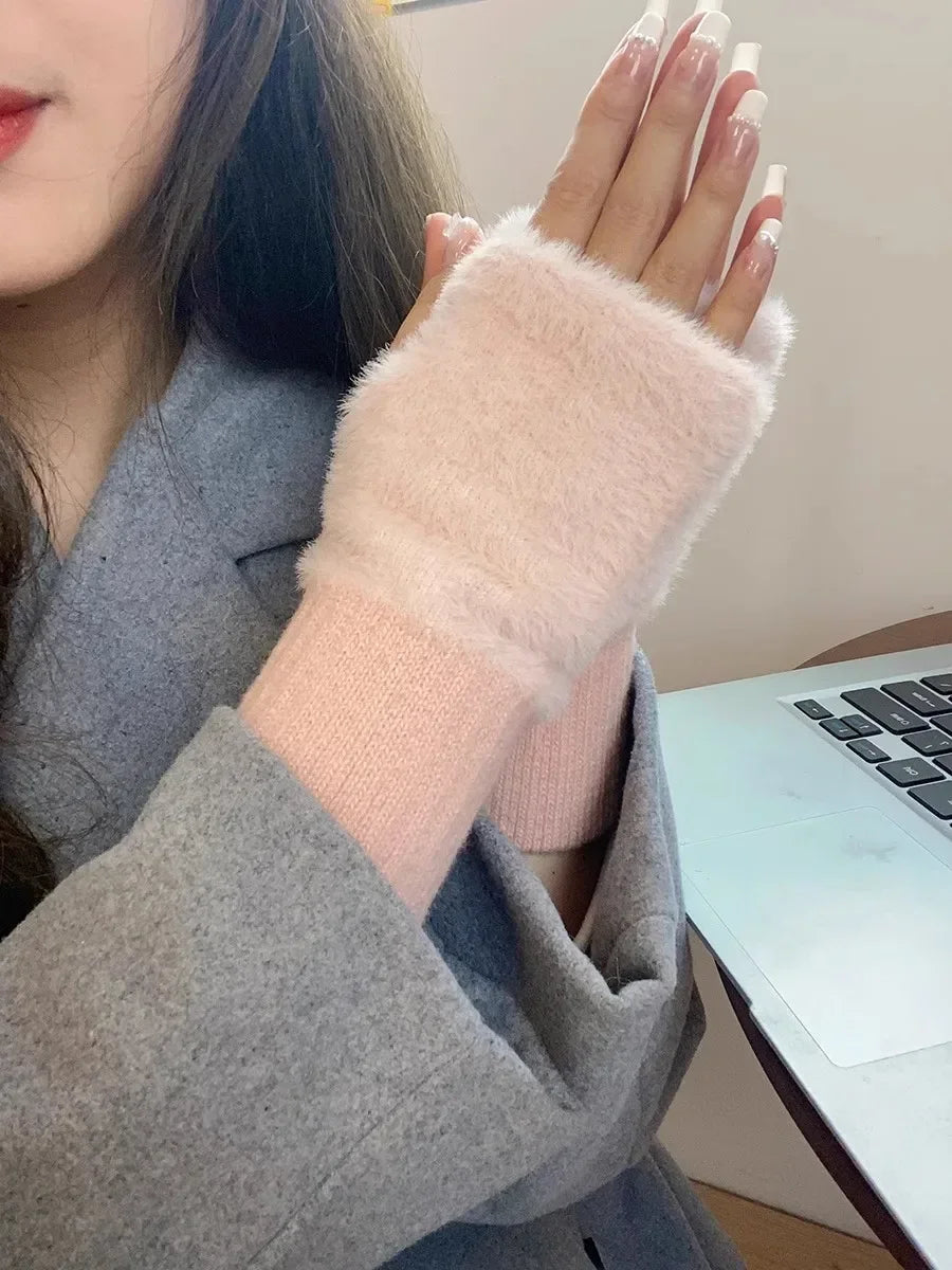 Women's soft mink wool middle finger gloves, solid black plush knitted wrist gloves, luxurious warmth, no fingers, writing, wint