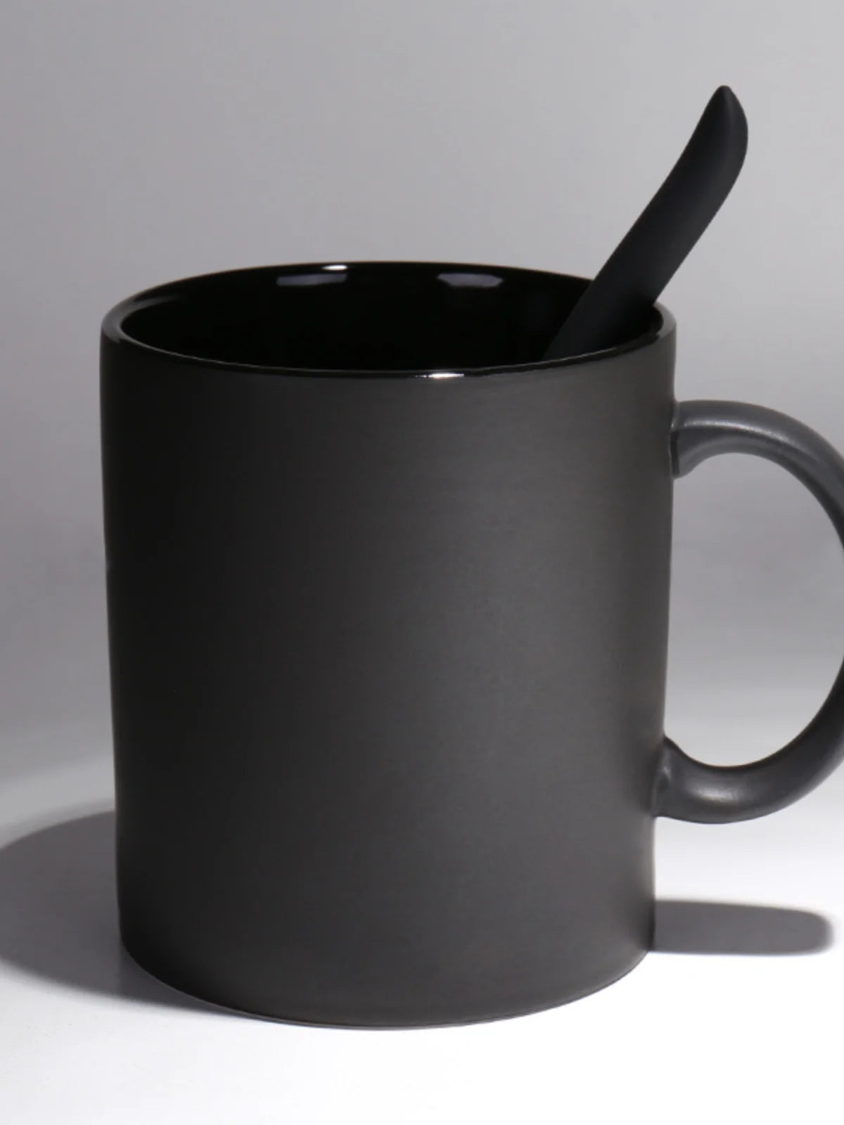 400/420/450/520ml European Ceramic Black Matte Large Capacity Mug High End Creative Simple Matte Coffee Cup with Spoon Water Cup