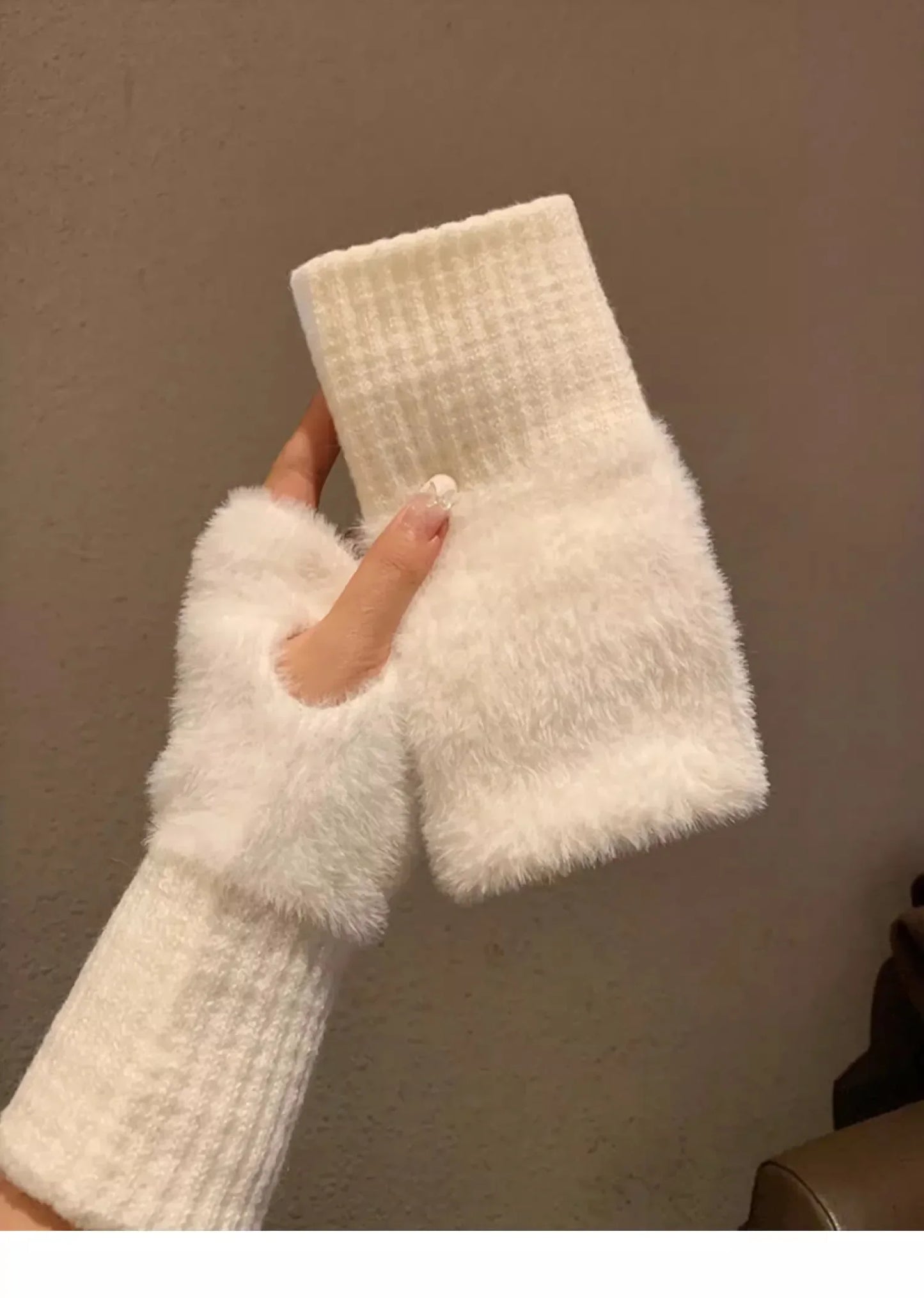 Women's soft mink wool middle finger gloves, solid black plush knitted wrist gloves, luxurious warmth, no fingers, writing, wint